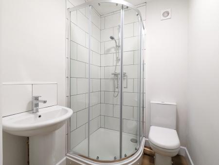 1 bedroom Flat to let in High Street, Kettering, NN16