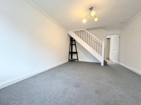 3 bedroom Semi-detached house to let in Chatsworth Avenue, Kettering, NN15