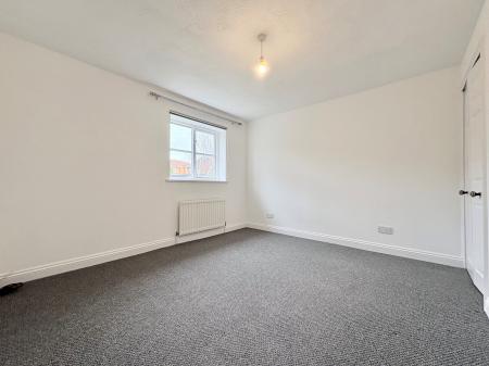 3 bedroom Semi-detached house to let in Chatsworth Avenue, Kettering, NN15