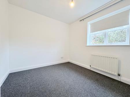 3 bedroom Semi-detached house to let in Chatsworth Avenue, Kettering, NN15