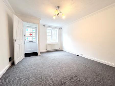 3 bedroom Semi-detached house to let in Chatsworth Avenue, Kettering, NN15
