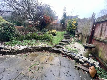 3 bedroom Semi-detached house to let in Chatsworth Avenue, Kettering, NN15