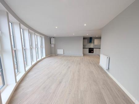 2 bedroom Flat to let in Queen Street, Kettering, NN16