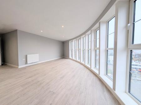 2 bedroom Flat to let in Queen Street, Kettering, NN16