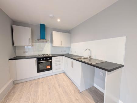 2 bedroom Flat to let in Queen Street, Kettering, NN16