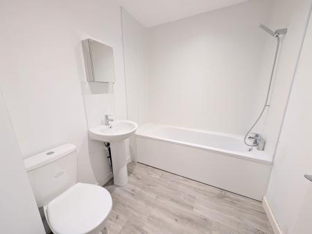 2 bedroom Flat to let in Queen Street, Kettering, NN16