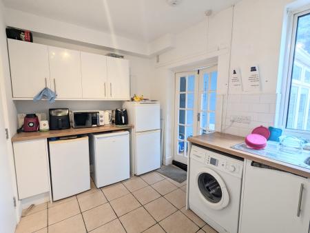 1 bedroom House share to let in Eskdail Street, Kettering, NN16