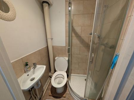 1 bedroom House share to let in Eskdail Street, Kettering, NN16