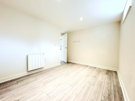 2 bedroom Flat to let in 27 Station Road, Kettering, NN15