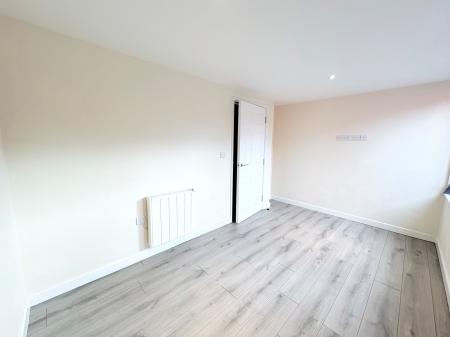 2 bedroom Flat to let in 27 Station Road, Kettering, NN15