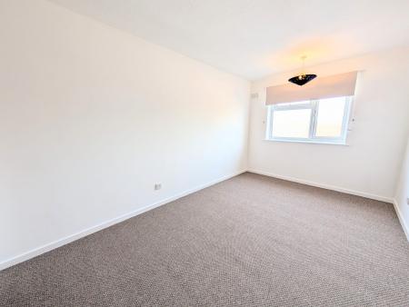 1 bedroom Flat to let in Ford Street, Kettering, NN16