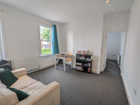 1 bedroom Flat to let in London Road, Town Centre, Kettering, NN16