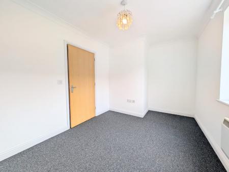 2 bedroom Flat to let in Wood Street, Kettering, NN16
