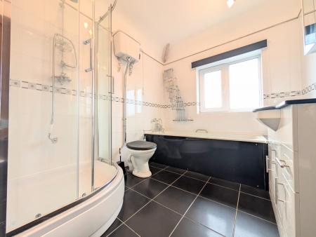 2 bedroom Semi-detached house to let in Kingsley Road, Rothwell, NN14