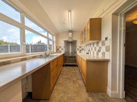 2 bedroom Semi-detached house to let in Kingsley Road, Rothwell, NN14