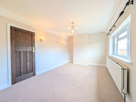 2 bedroom Semi-detached house to let in Kingsley Road, Rothwell, NN14