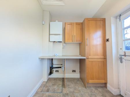 2 bedroom Semi-detached house to let in Kingsley Road, Rothwell, NN14