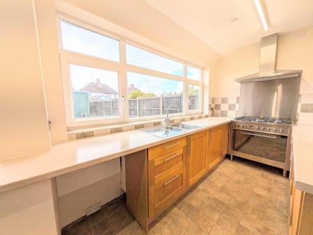 2 bedroom Semi-detached house to let in Kingsley Road, Rothwell, NN14