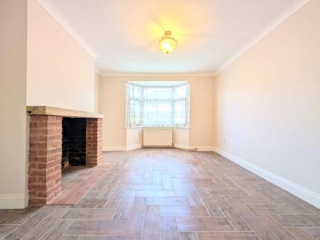 2 bedroom Semi-detached house to let in Kingsley Road, Rothwell, NN14