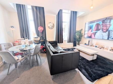 1 bedroom Flat to let in Silver Street, Kettering, NN16