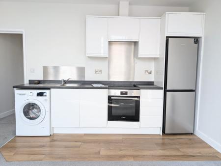 1 bedroom Flat to let in Silver Street, Kettering, NN16
