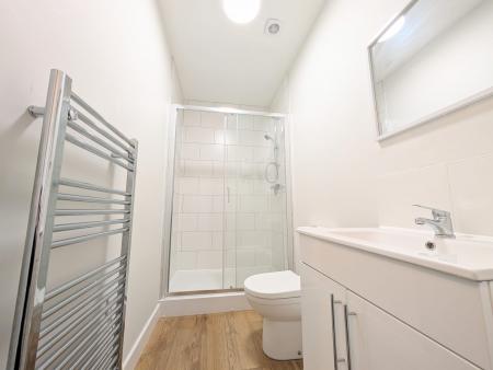 1 bedroom Flat to let in Silver Street, Kettering, NN16