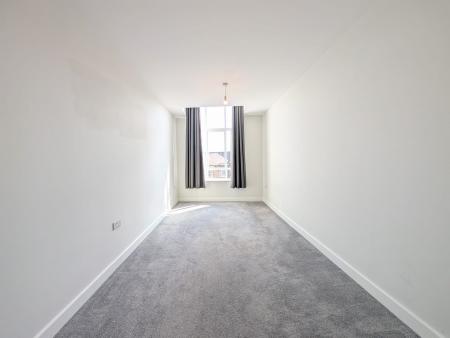1 bedroom Flat to let in Silver Street, Kettering, NN16