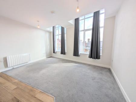 1 bedroom Flat to let in Silver Street, Kettering, NN16