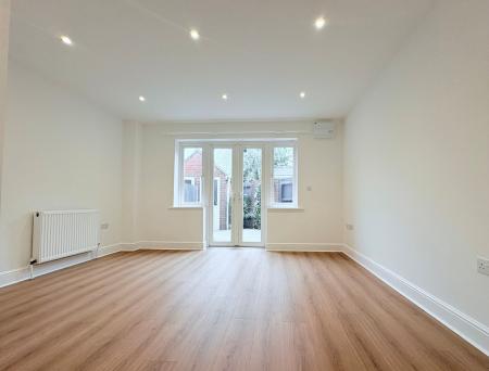 3 bedroom Town house to let in Victoria Street, Kettering, NN16