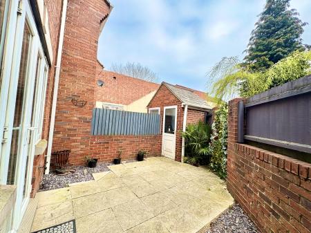 3 bedroom Town house to let in Victoria Street, Kettering, NN16