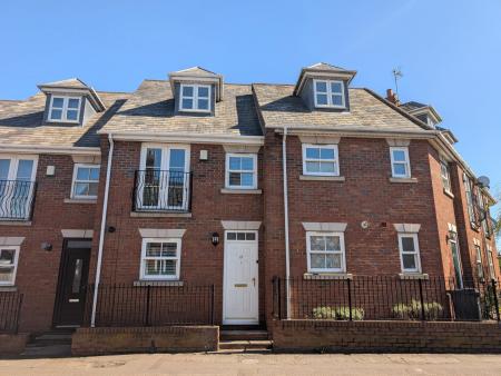 3 bedroom Town house to let in Victoria Street, Kettering, NN16
