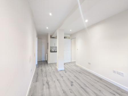 2 bedroom Flat to let in Station Road, Kettering