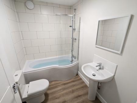 2 bedroom Flat to let in College Street, Irthlingborough, NN9