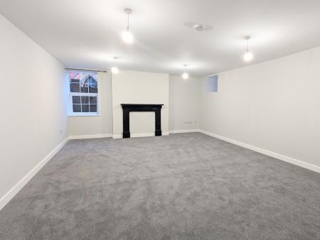 2 bedroom Flat to let in College Street, Irthlingborough, NN9