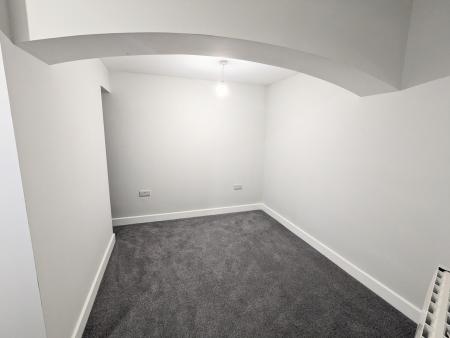 2 bedroom Flat to let in College Street, Irthlingborough, NN9