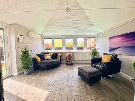 3 bedroom Semi-detached house to let in Isemill Road, Burton Latimer, NN15