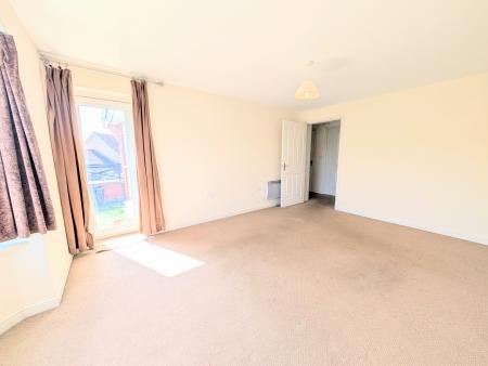 2 bedroom Flat to let in Abbots Way, Kettering, NN15
