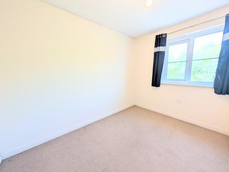 2 bedroom Flat to let in Abbots Way, Kettering, NN15