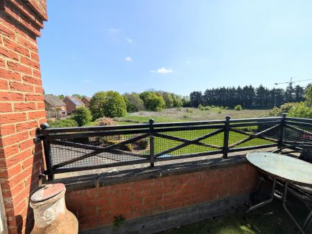 2 bedroom Flat to let in Abbots Way, Kettering, NN15
