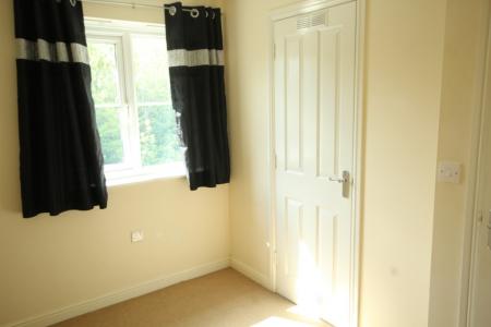2 bedroom Flat to let in Abbots Way, Kettering, NN15