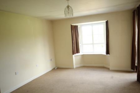 2 bedroom Flat to let in Abbots Way, Kettering, NN15