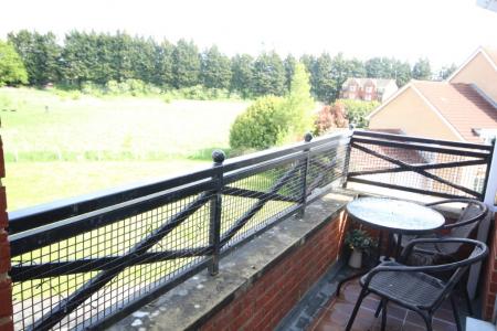2 bedroom Flat to let in Abbots Way, Kettering, NN15