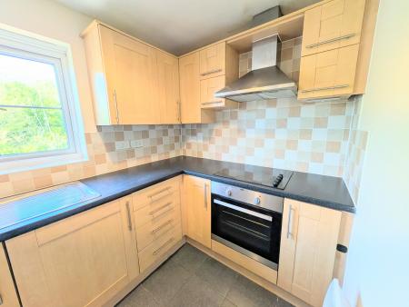 2 bedroom Flat to let in Abbots Way, Kettering, NN15