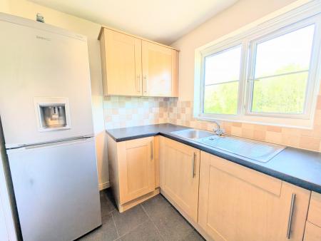2 bedroom Flat to let in Abbots Way, Kettering, NN15