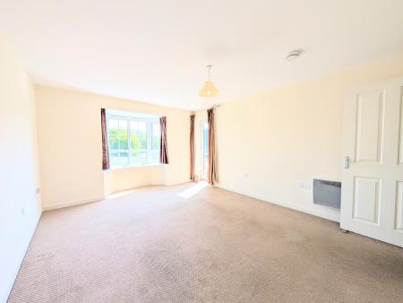 2 bedroom Flat to let in Abbots Way, Kettering, NN15