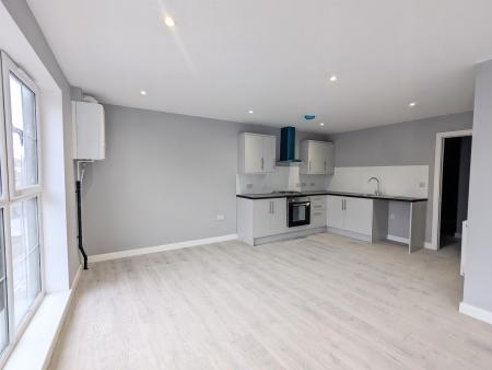 1 bedroom Flat to let in Queen Street, Kettering, NN16