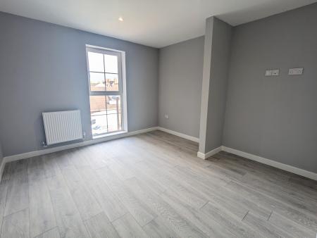 1 bedroom Flat to let in Queen Street, Kettering, NN16