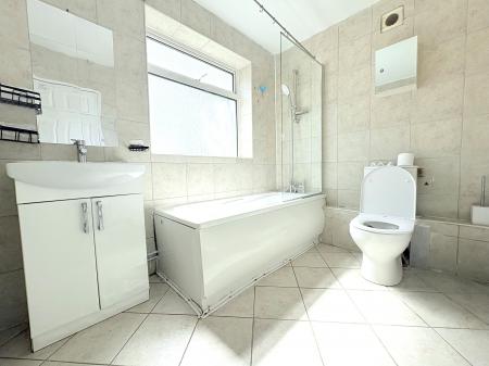 3 bedroom Terraced House to let in Princes Street, Kettering, NN16