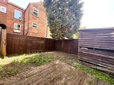3 bedroom Terraced House to let in Mill Road, Kettering, NN16