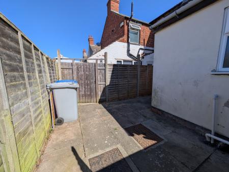 1 bedroom Flat to let in Edmund Street, Kettering, NN16